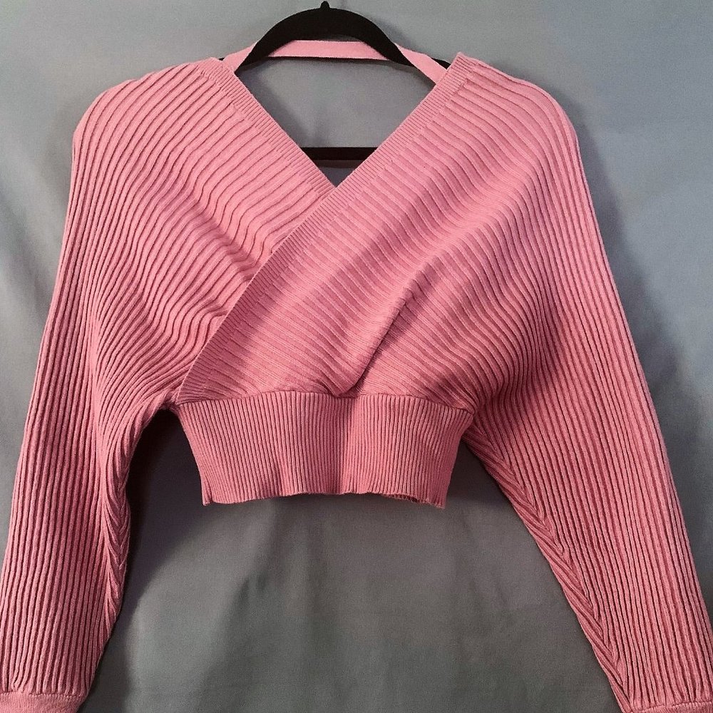 WOMANS MAUVE SWEATER SIZE M